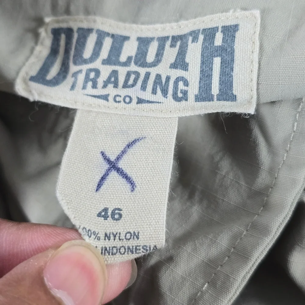 Duluth Trading Co Mens Khaki Tan Nylon Ripstop Cargo Shorts 18262 Size 46 11in
